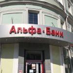 Банки продолжат снижать процентные ставки по ипотеке .