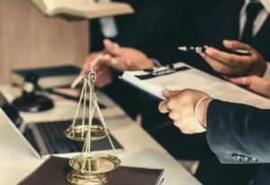 Зачем бизнесу юридическое аутсорсинг-сопровождение и когда пора отказаться от штатного юриста